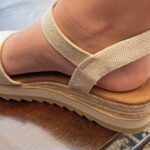 How to wear wedge sandals?